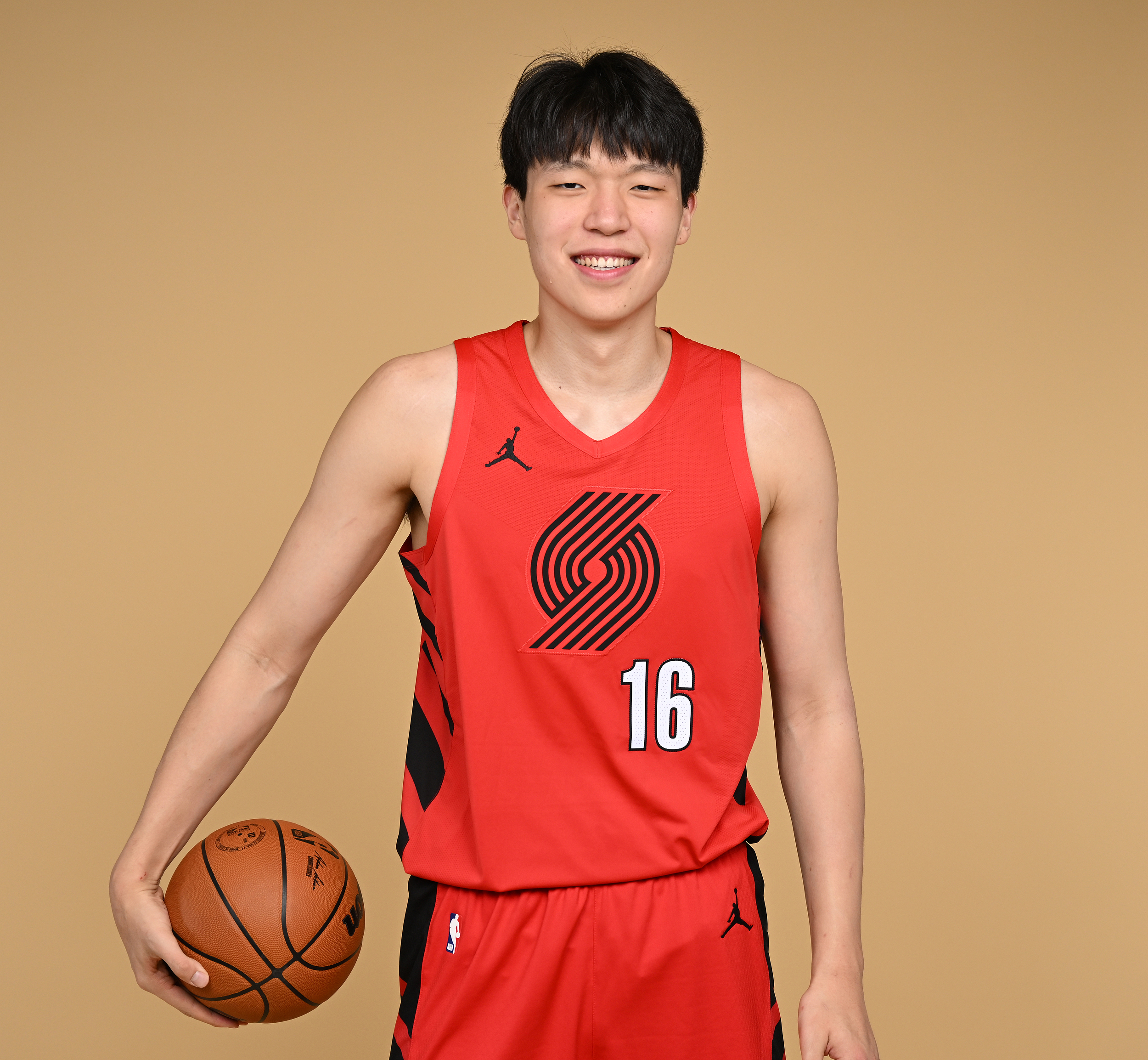 kaiyun-杨瀚森今日启程赴波特兰 将参与11日开启的联盟球队联合训练